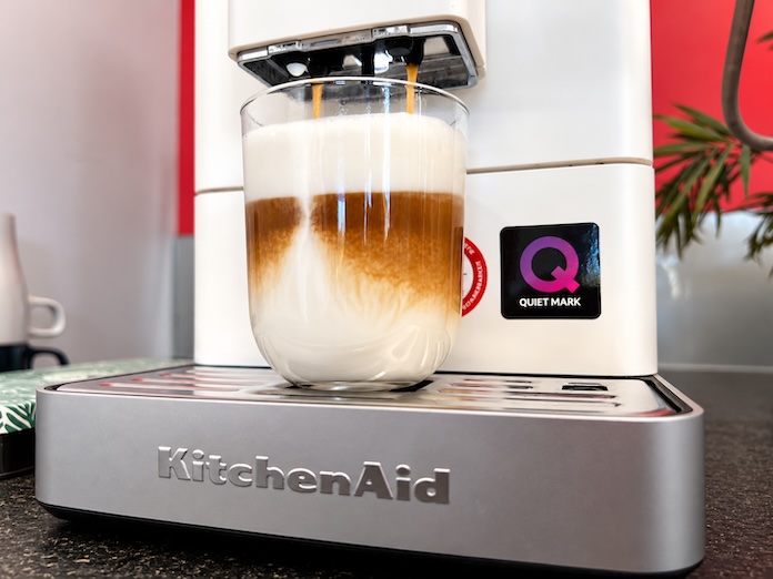 KitchenAid KF3, préparation d'un latte macchiato