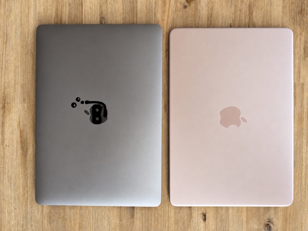 MacBook Neo et MacBook Air vus du dessus