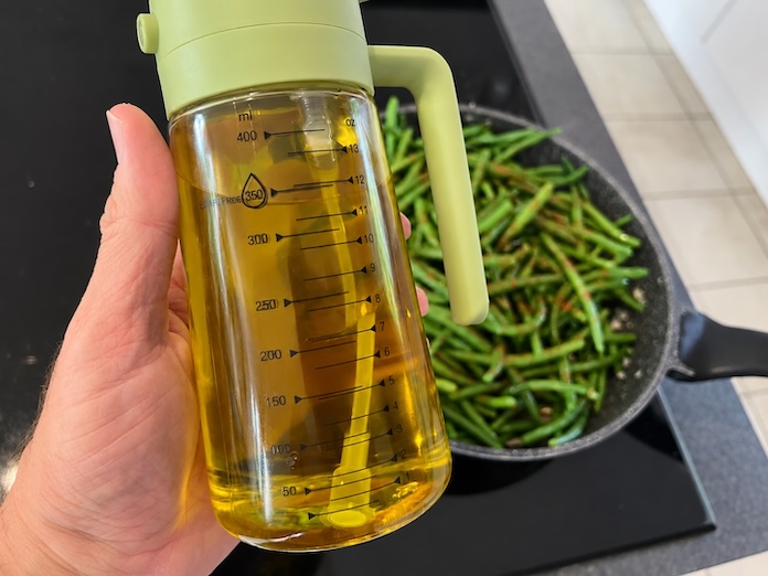 Bouteille de pschit à huile avec graduations en millilitres