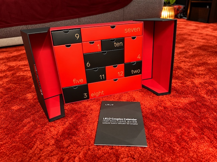 Calendrier pour couples LELO ouvert avec ses 12 cases