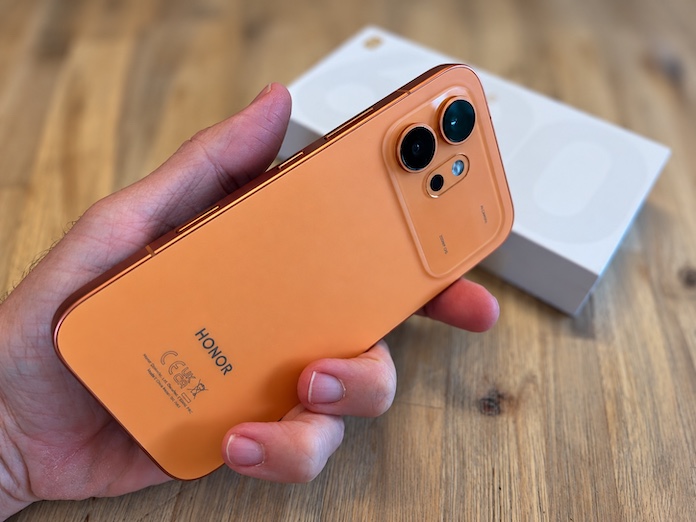 Dos du HONOR 600 Pro avec son bloc photo et sa finition mate