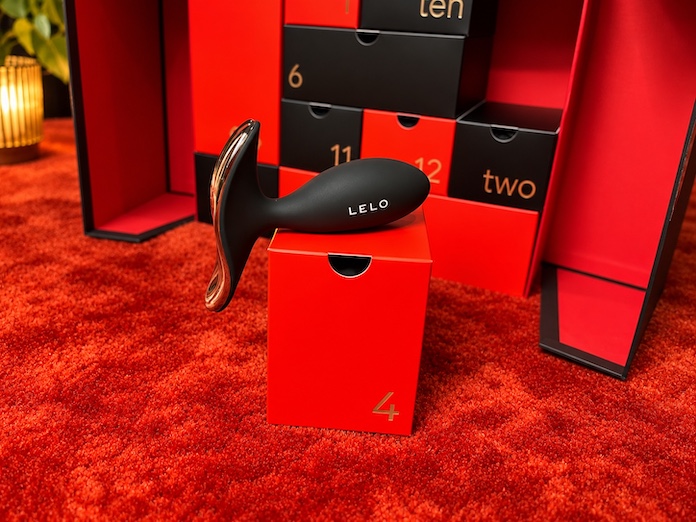 Sextoy LELO présenté sur une boîte du calendrier pour couples