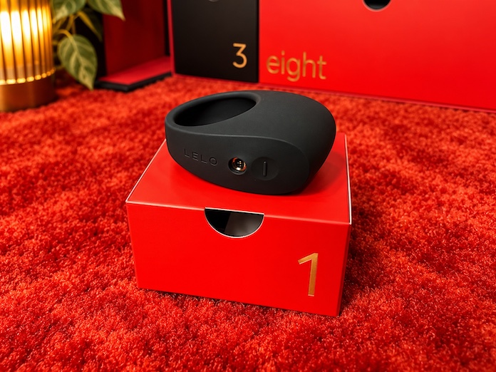 Sextoy LELO noir et doré inclus dans le calendrier pour couples